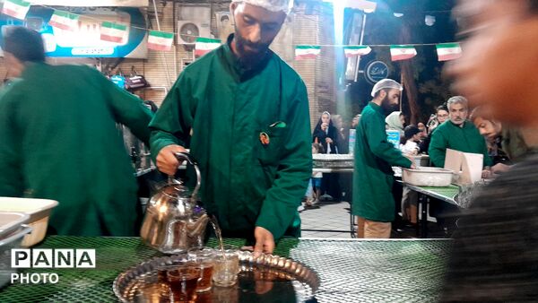 چایخانه فاطمه الزهرا در نود و دومین شب از اجتماعات مردمی 
