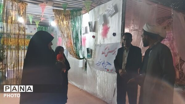  خروش غدیر و میثاق با یاد امام، جلوه ای از ولایت مداری دانش اموزان زاوه  