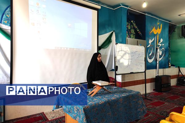 برگزاری جلسه آموزش خانواده در دبیرستان شاهد شهید قاسم سلیمانی