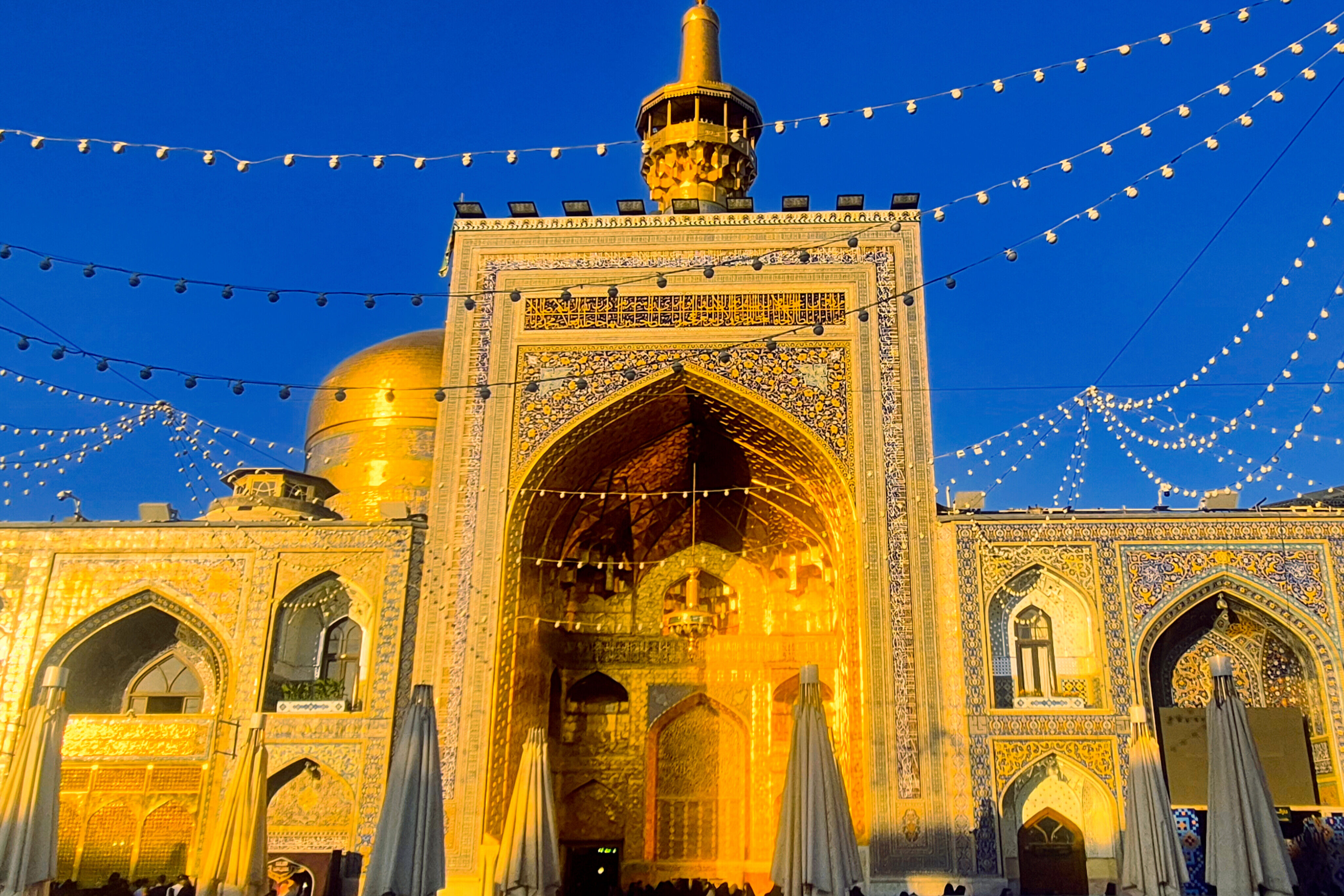 آرامش ابدی در سایه خورشید؛ حرم رضوی در قاب سوگ و زیارت - 1