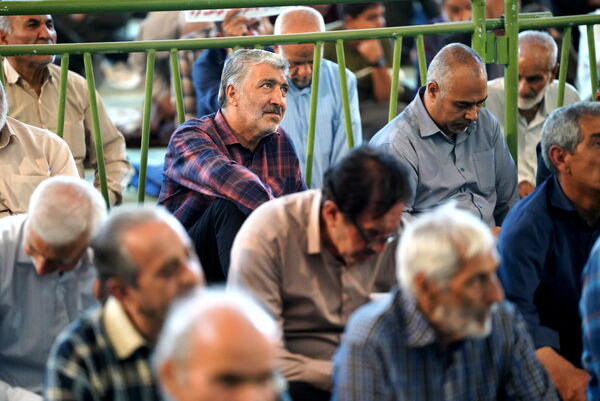 حضور مدیرکل آموزش‌وپرورش استان در نماز جمعۀ شهر اصفهان