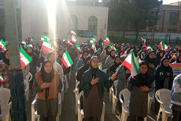 مراسم سیزدهم آبان ماه در مدرسه الزهرا با هدف استکبار ستیزی 