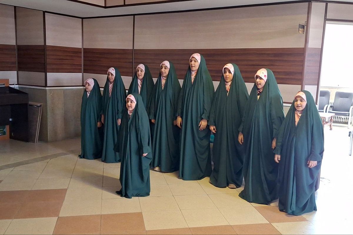 اجرای سرود به مناسبت هفته وحدت و میلاد نبی اکرم (ص) در اداره آموزش و پرورش پردیس 