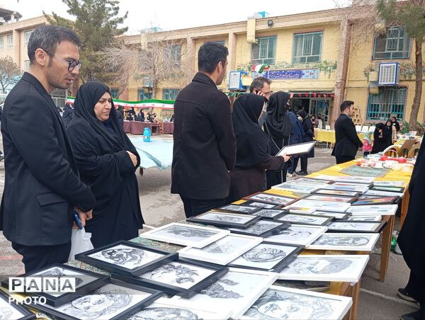 بازارچه کسب و کار دانش آموزی در دبیرستان افشار نژاد ناحیه پنج مشهد