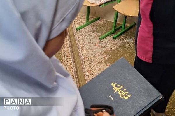 غبارروبی مساجد به مناسبت آغاز ماه مبارک رمضان توسط دانش‌آموزان ناحیه دو شهرری 