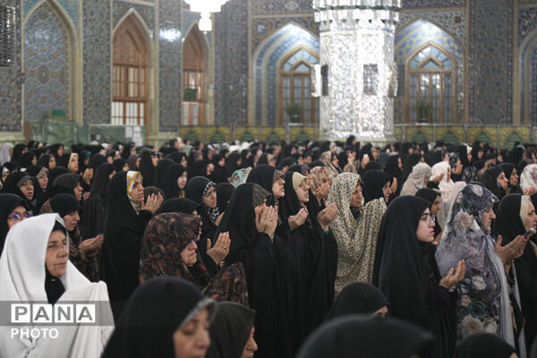 اقامه نماز عید فطر در حرم مطهر رضوی-۲
