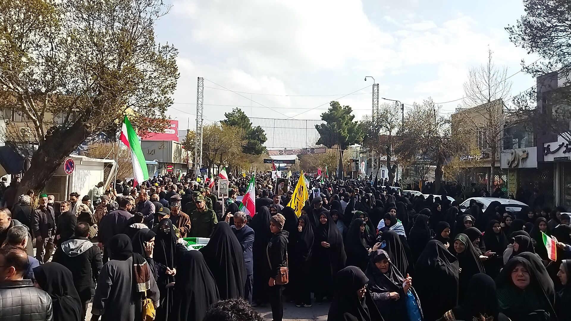 مشت هایی که با فریاد انتقام بالا می آمدند 