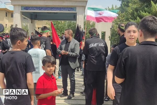 حضور دانش‌آموزان و فرهنگیان ناحیه دو شهرری در مراسم اربعین حسینی اداره کل آموزش و پرورش 