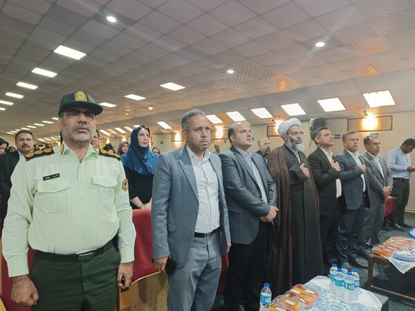 آیین تجلیل از افتخار آفرینان آموزش و پرورش منطقه آزاد تجاری-صنعتی قشم
