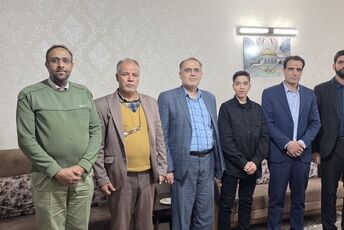 دیدار مسئولین آموزش و پرورش اصفهان با خانواده پاسدار شهید محمد سلمانی 