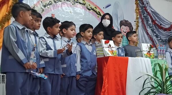 جشن شکوفه ها درمدرسه مرحوم زرتاش شهرستان خلیل آباد 