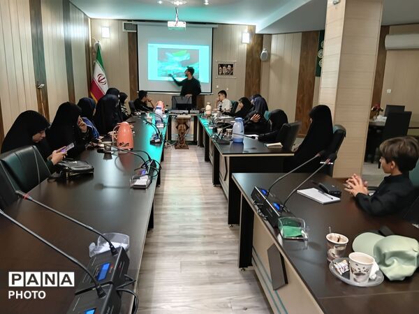 جلسه توجیهی و آموزشی دانش‌آموزان خبرنگار پانا اعزامی  استان البرز به مراسم وداع و تشییع قائد امت 