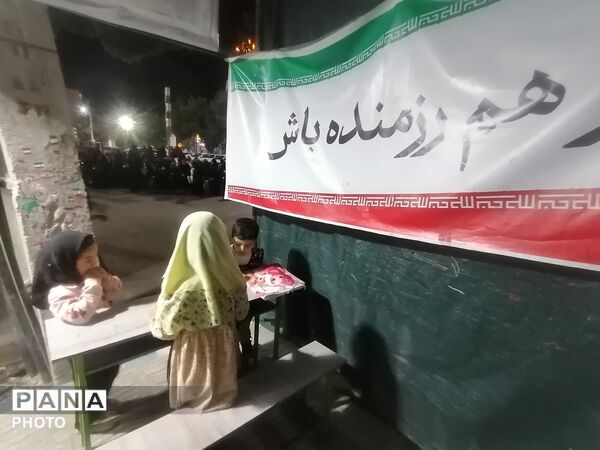 حضوردانش آموزان در موکب سازمان دانش آموزی در هشتاد و هفتمین شب تجمعات