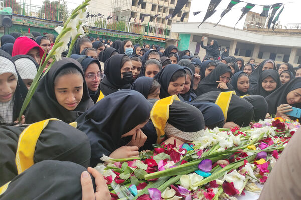 تشییع شهید گمنام در مدارس ناحیه 4 شیراز