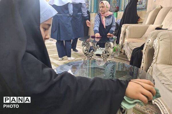 غبارروبی مساجد به مناسبت آغاز ماه مبارک رمضان توسط دانش‌آموزان ناحیه دو شهرری 