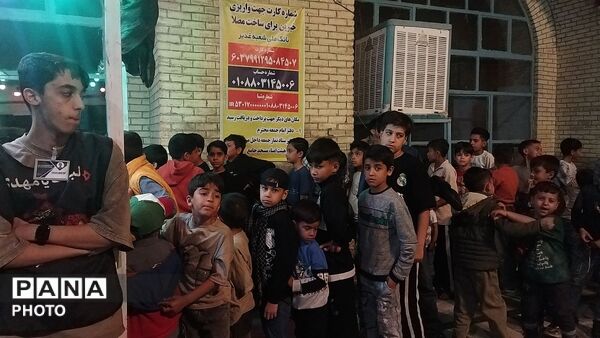 غرفه دهه نودی ها هر شب پرشور تر از قبل در نیشابور
