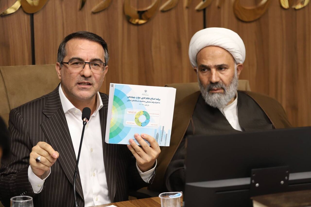 رفیع‌زاده: شرکتی‌ها اگر تبدیل وضعیت شوند، حقوقشان کاهش می‌یابد