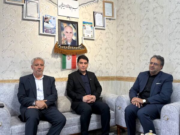 دیدار استاندار کردستان با خانواده شهدای حملات تروریستی رژیم صهیونیستی و بازدید از طرح‌های توسعه‌ای قروه
