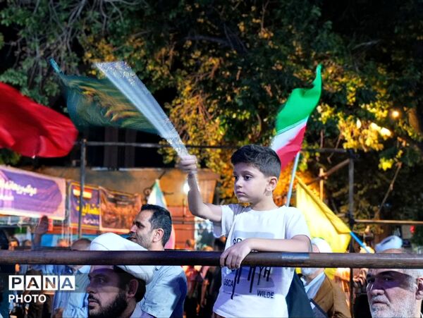 رونمایی از نماد «مشت گره کرده رهبر شهید» در قم
