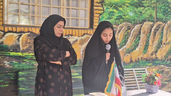 اولین مراسم صبحگاهی در دبیرستان فیاض کاشمر