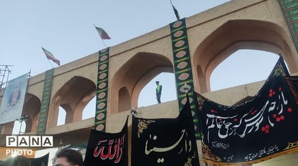 طنین «یا حسین» در امیرچقماق؛ میثاق دوباره ی عاشوراییان یزد با راه شهدا
