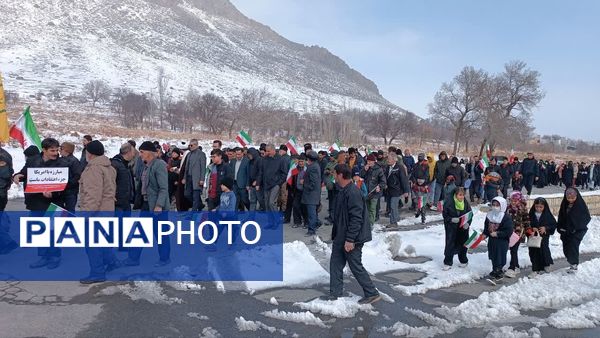 حضور گسترده مردم شهر توره در راهپیمایی۲۲ بهمن، تجلی اتحاد و ایستادگی
