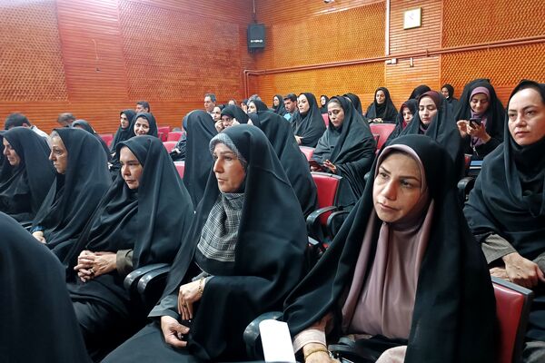 نشست هماهنگی مدیران ورامین برای برگزاری برنامه‌های یوم‌الله ۱۳ آبان