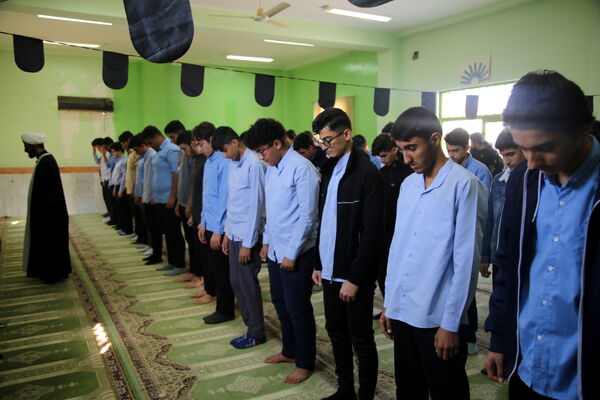 مراسم عزاداری ایام فاطمیه توسط دانش‌آموزان تنگستانی