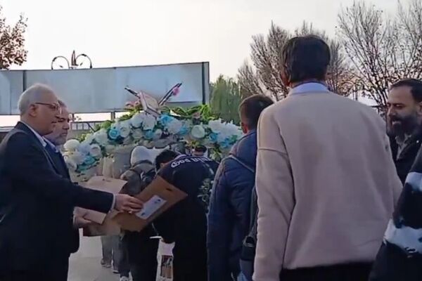 مراسم بدرقه دانش آموزان پسر ناحیه یک و دو شهرری در اردوی راهیان نور 