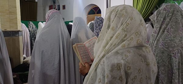شور و حضور بانوان در مراسم معنوی اعتکاف در شوراب صغیر 