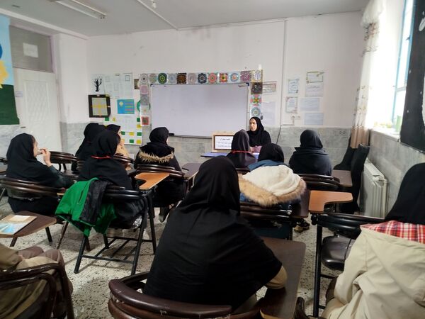 جلسه سفیران سلامت در دبیرستان شهید محمدی پور خلیل آباد 