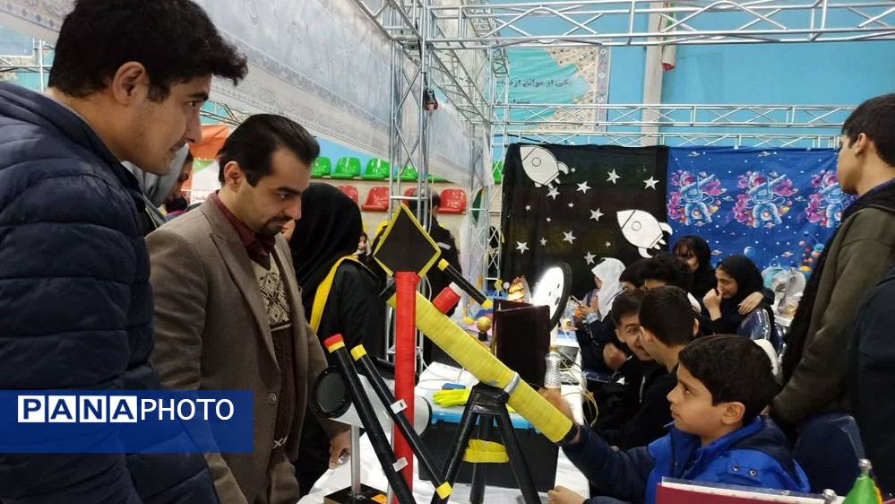 حضور پژوهش‌سرای معلم ناحیه یک کرج در نمایشگاه پژوهش و فناوری 