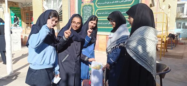 برگزاری انتخابات شورای دانش‌آموزی در مدرسه شاهد آمنه