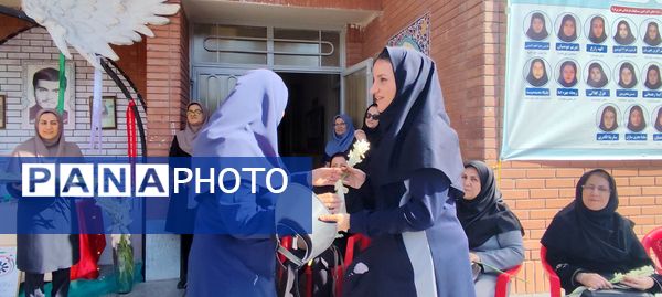 مراسم اولین روز سال تحصیلی در دبیرستان فرزانگان ۴