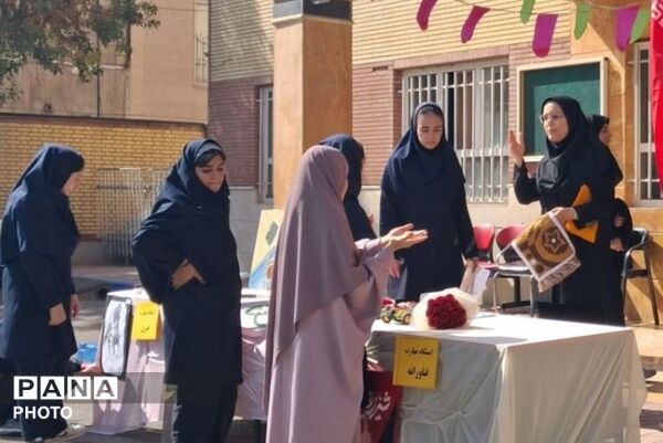 افتتاحیه جشنواره خوارزمی و طرح ایران دیجیتال در مدرسه شهید بهرامی رباط‌کریم