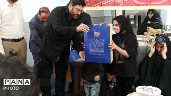 دیدار مسئولان قم با خانواده شهید محمد وزینی اکبر