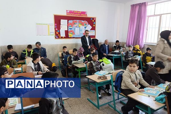 حضور سرزده مدیرکل آموزش و پرورش شهرستان‌های تهران در دبستان حافظ منطقه عباس آباد ناحیه یک شهرری