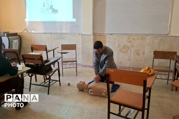 آموزش بهداشت مدارس به معلمان ابتدایی در دانشگاه آزاد اسلامی ملارد 