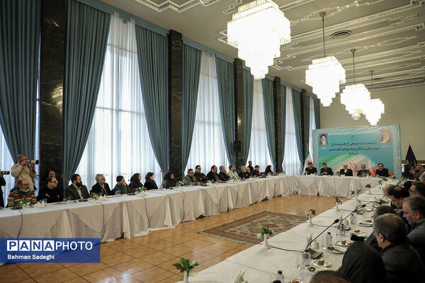 نشست معاون اول رئیس جمهور با جمعی از هنرمندان موسیقی، تئاتر و هنرهای تجسمی