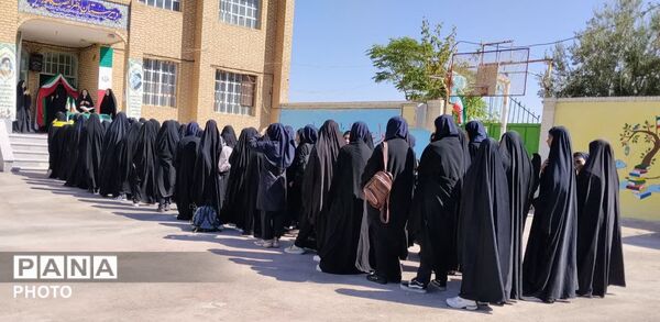 نواخته شدن زنگ جوانه ها در دبیرستان حضرت معصومه (س) شهر جعفریه