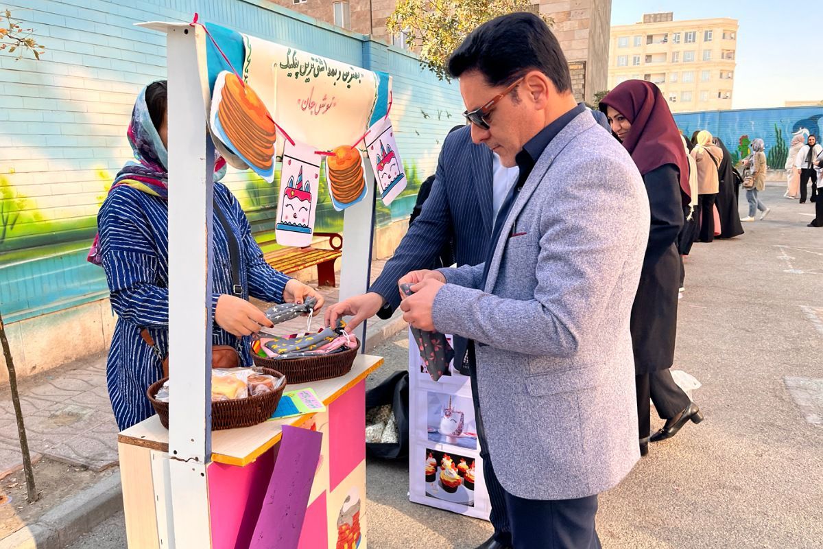 مهد اولیا؛ ابتکار خلاقانه معاون پرورشی دبستان سعادت برای مشارکت ویژه اولیا با کادر مدرسه