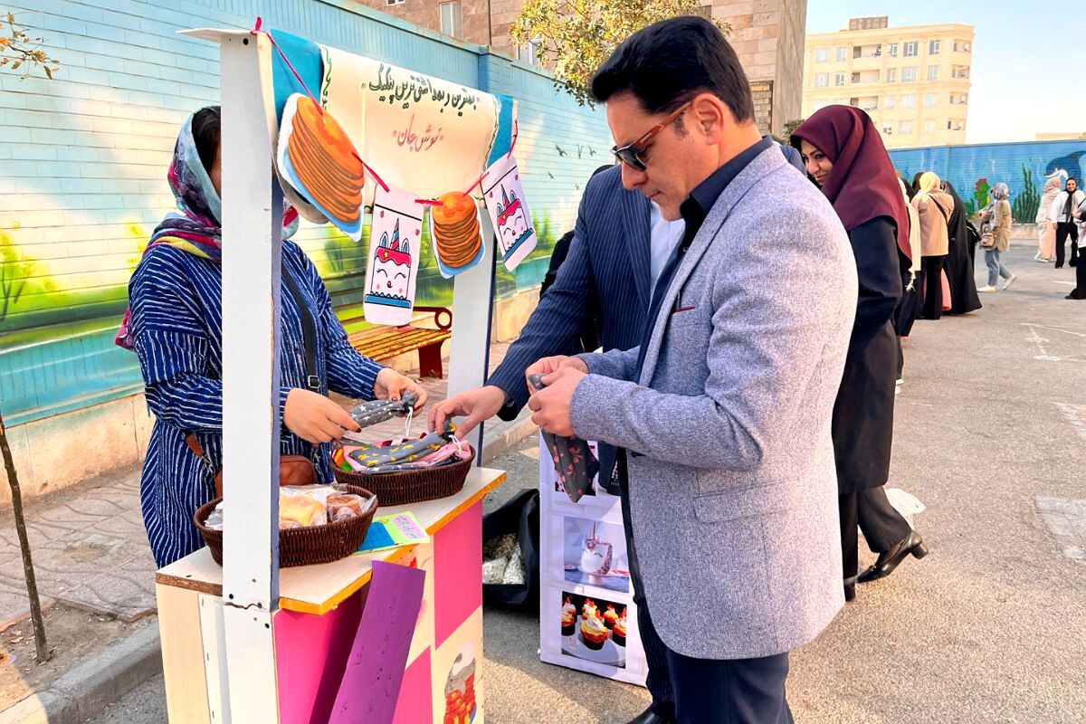 مهد اولیا؛ ابتکار خلاقانه معاون پرورشی دبستان سعادت برای مشارکت ویژه اولیا با کادر مدرسه