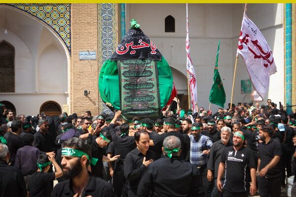 مراسم عاشورای حسینی در مشهد اردهال کاشان