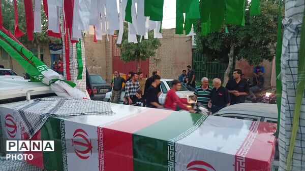 به تصویر کشیدن حماسه تشییع نمادین رهبر شهید در شهر میلاجرد