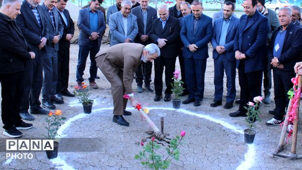 آیین کلنگ زنی مدرسه چهار کلاسه روستای تشنیز 