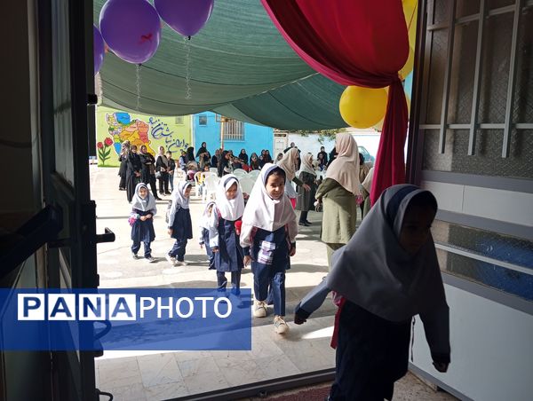 جشن شکوفه‌های دبستان ناهیدنخودی نیشابور