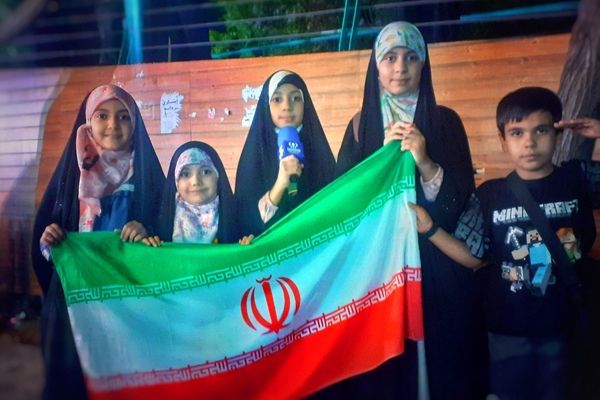 حضور پرشور دانش‌آموزان تهرانی در اجتماعات مردمی؛ نماد دفاع از کشور و بیعت با رهبری