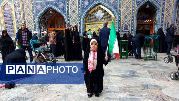 حضور پرشور مردم مشهد در راهپیمایی ۲۲بهمن 