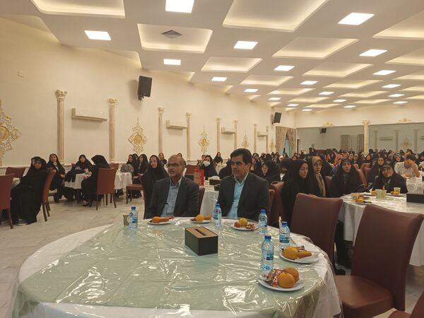  مجمع انجمن اولیا و مربیان در  دبیرستان شاهد ارض اقدس 
