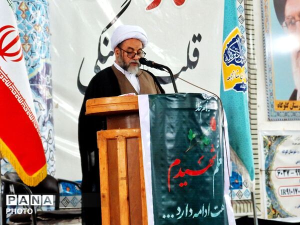 اقامه نمازجمعه با حضور فرهنگیان و دانش‌آموزان در گلوگاه